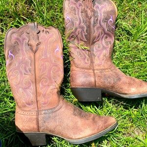 Justin cowgirl boots leather with purple embroidery size 7.5 B in good condition